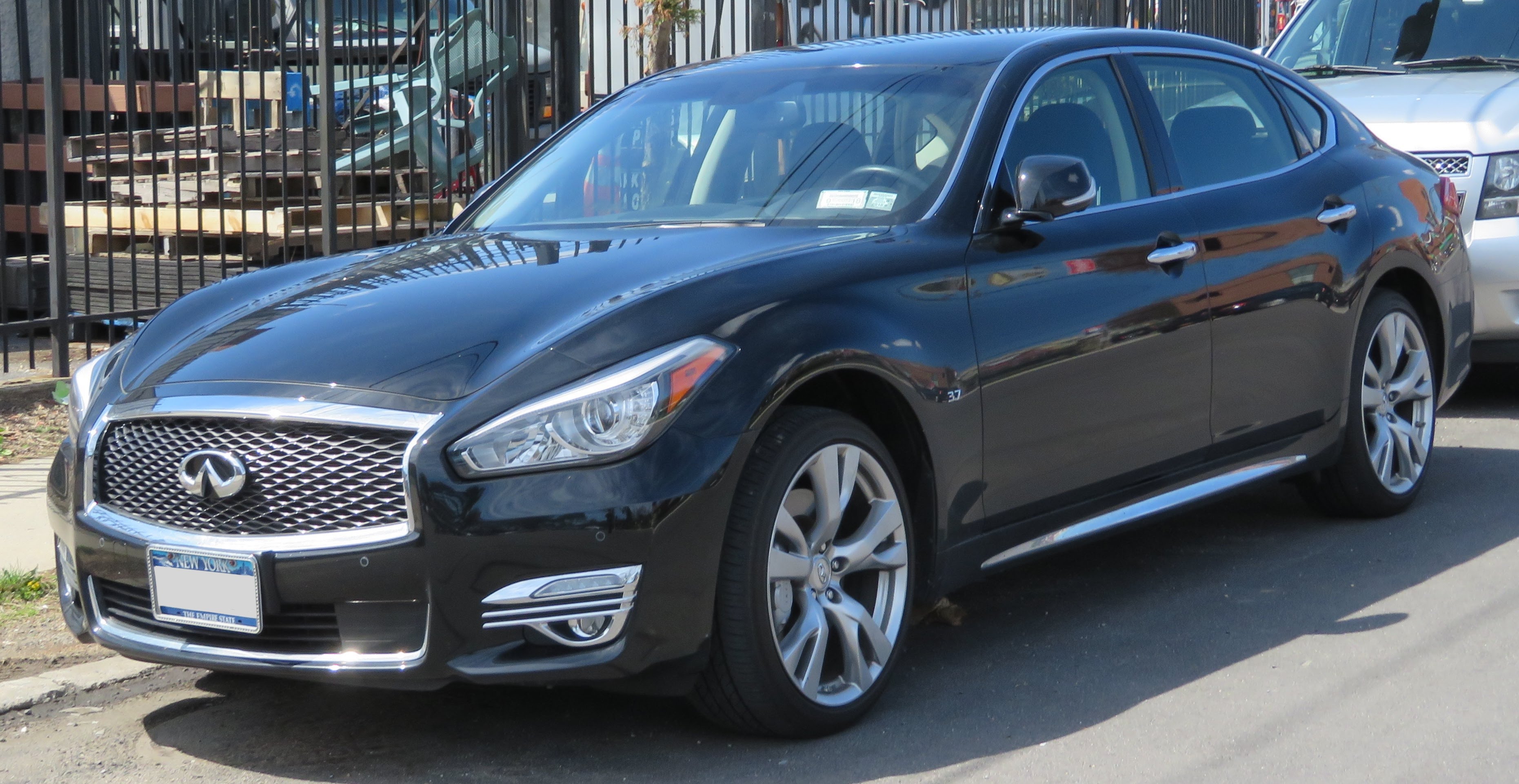 Infiniti Q70 3.5 V6 Hybrid Premium