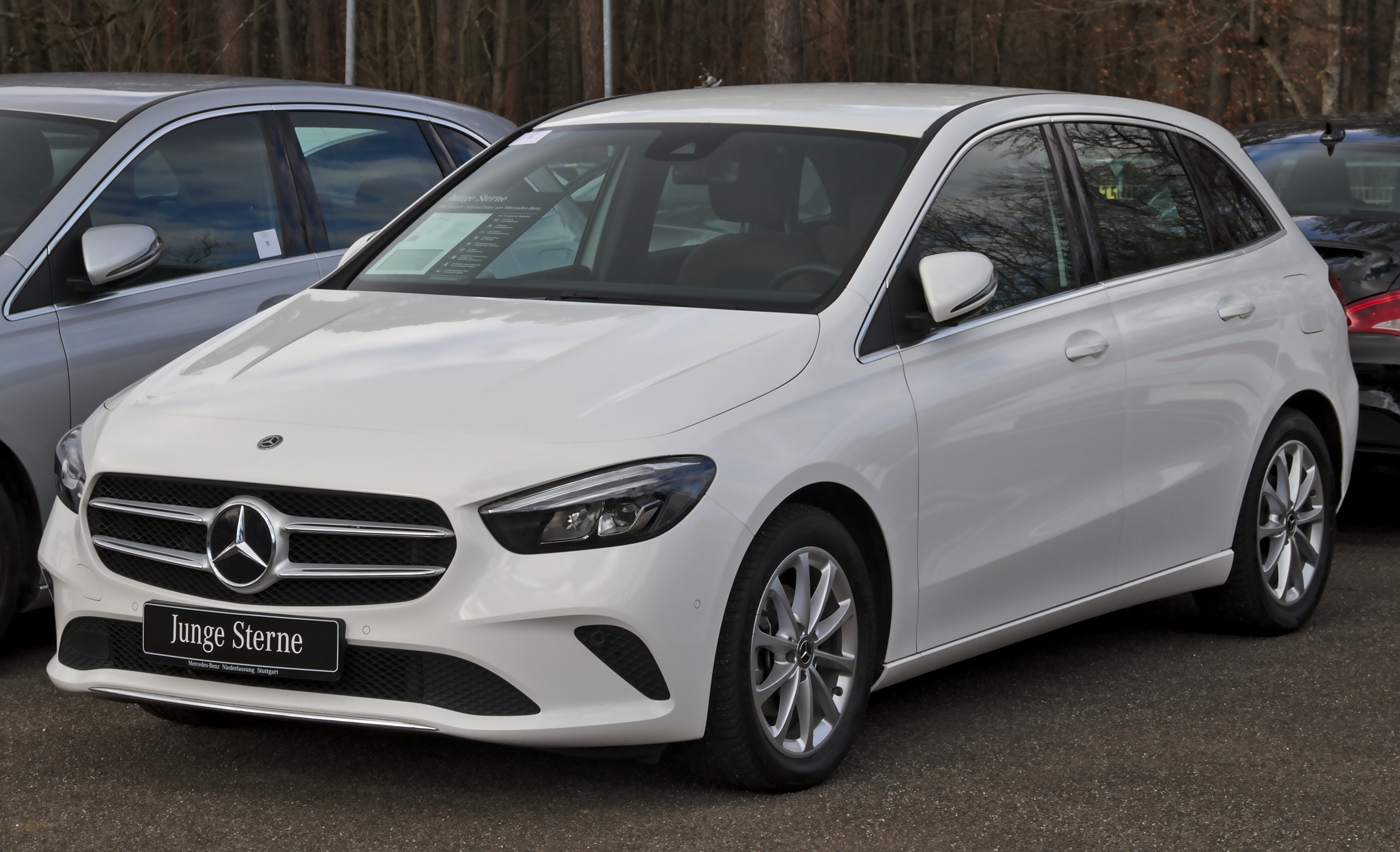 Mercedes-Benz B 180